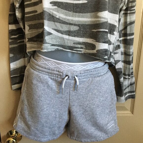 Umbro Athletic Shorts, Large (10-12), Cotton - Picture 1 of 7